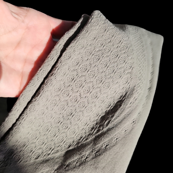 Lululemon Womens Reveal Tights Leggings Mindful Motion Carbon Dust size 2, EUC - Picture 6 of 14